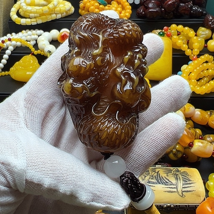 明***胆琥珀未镶嵌颈饰手把件