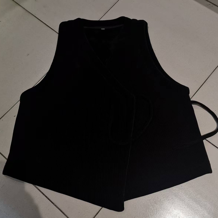 大码女装黑色棉绒里子加绒束绳休闲马夹，胸围150，衣长73。