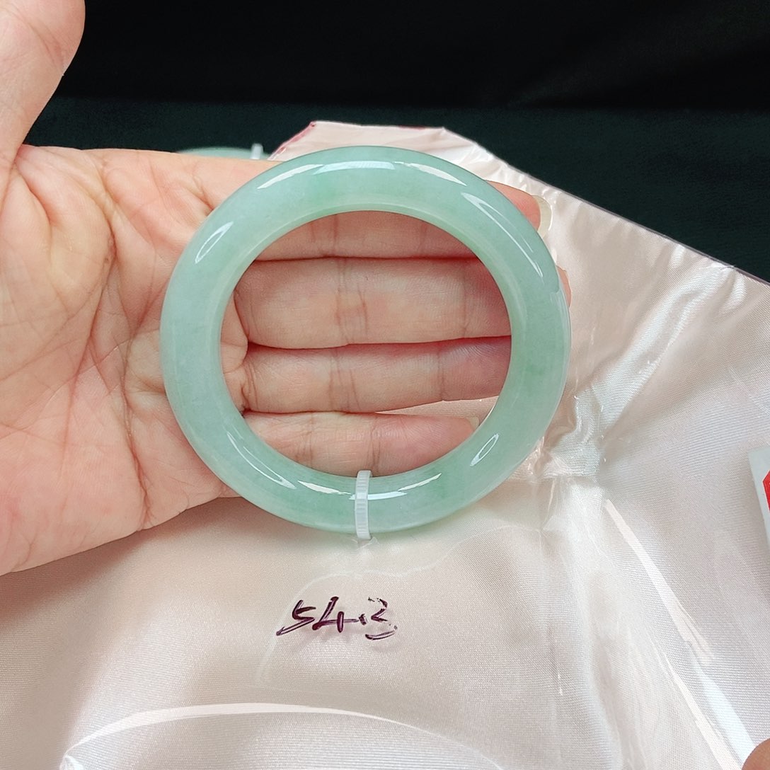 翡翠手镯未镶嵌圆条