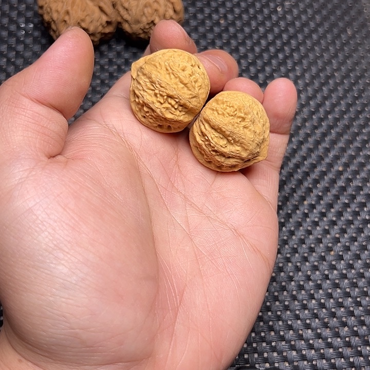 文玩核桃吊坠粗筋绣球