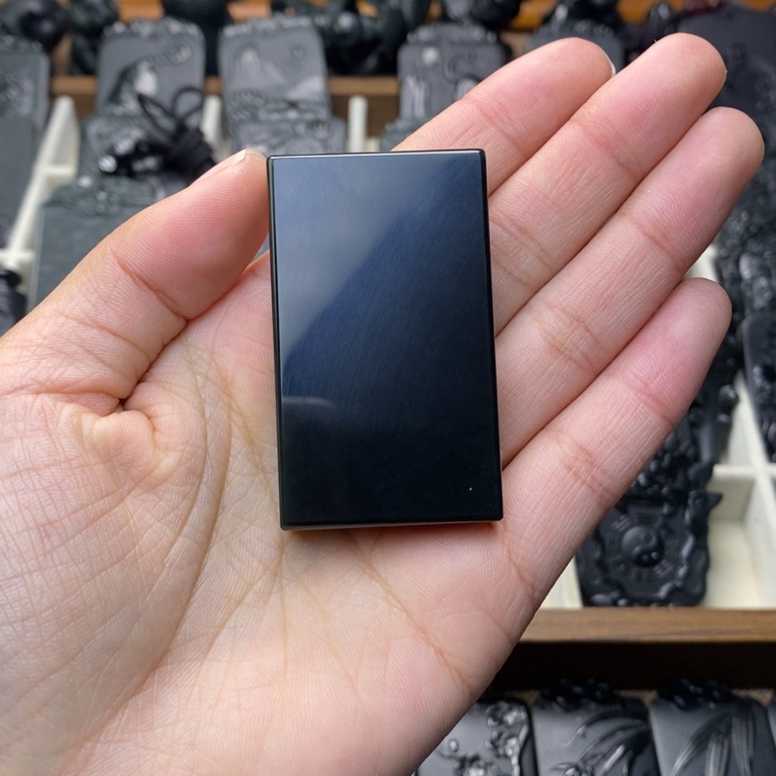 英***爽和田玉未镶嵌颈饰