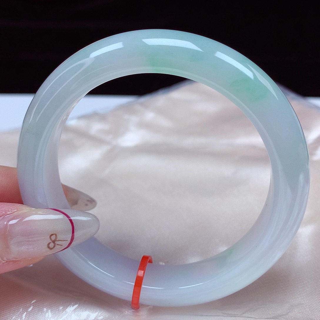 翡翠手镯未镶嵌55圈