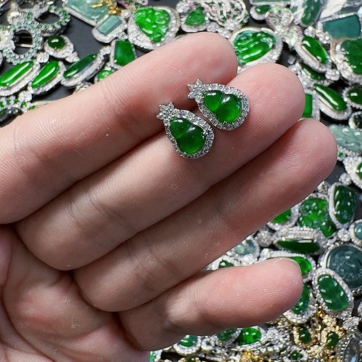 翡翠颈饰未镶嵌天然A货翡翠放漏