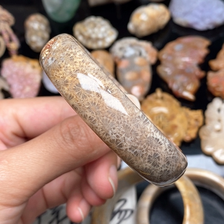 硅化珊瑚（珊瑚玉）手镯未镶嵌53.5