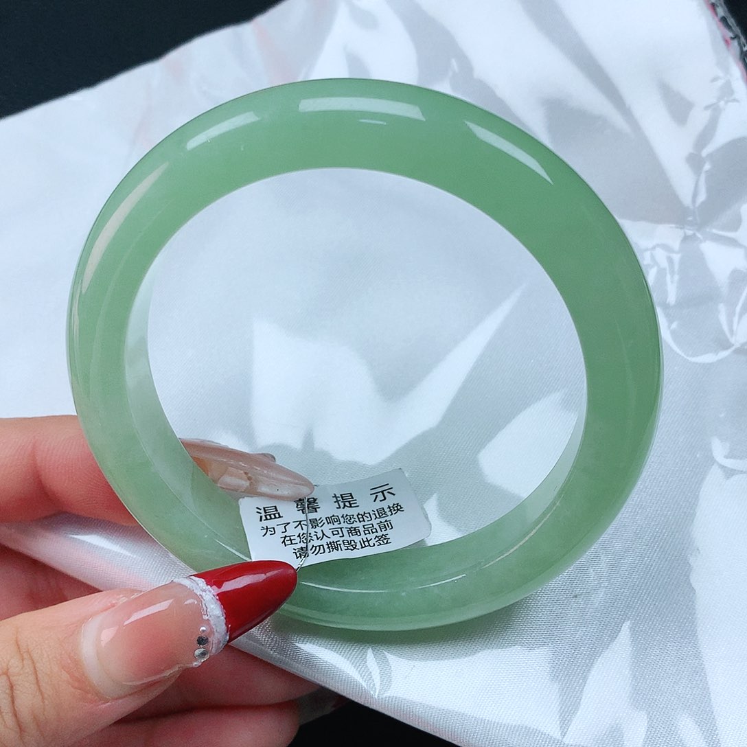 翡翠手镯未镶嵌59圈