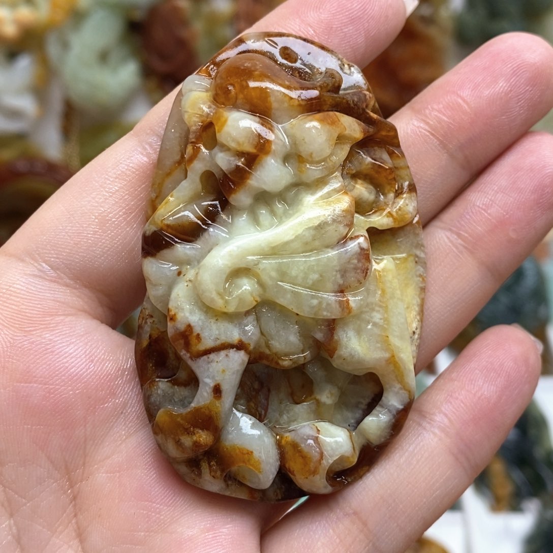 蛇纹石玉颈饰未镶嵌