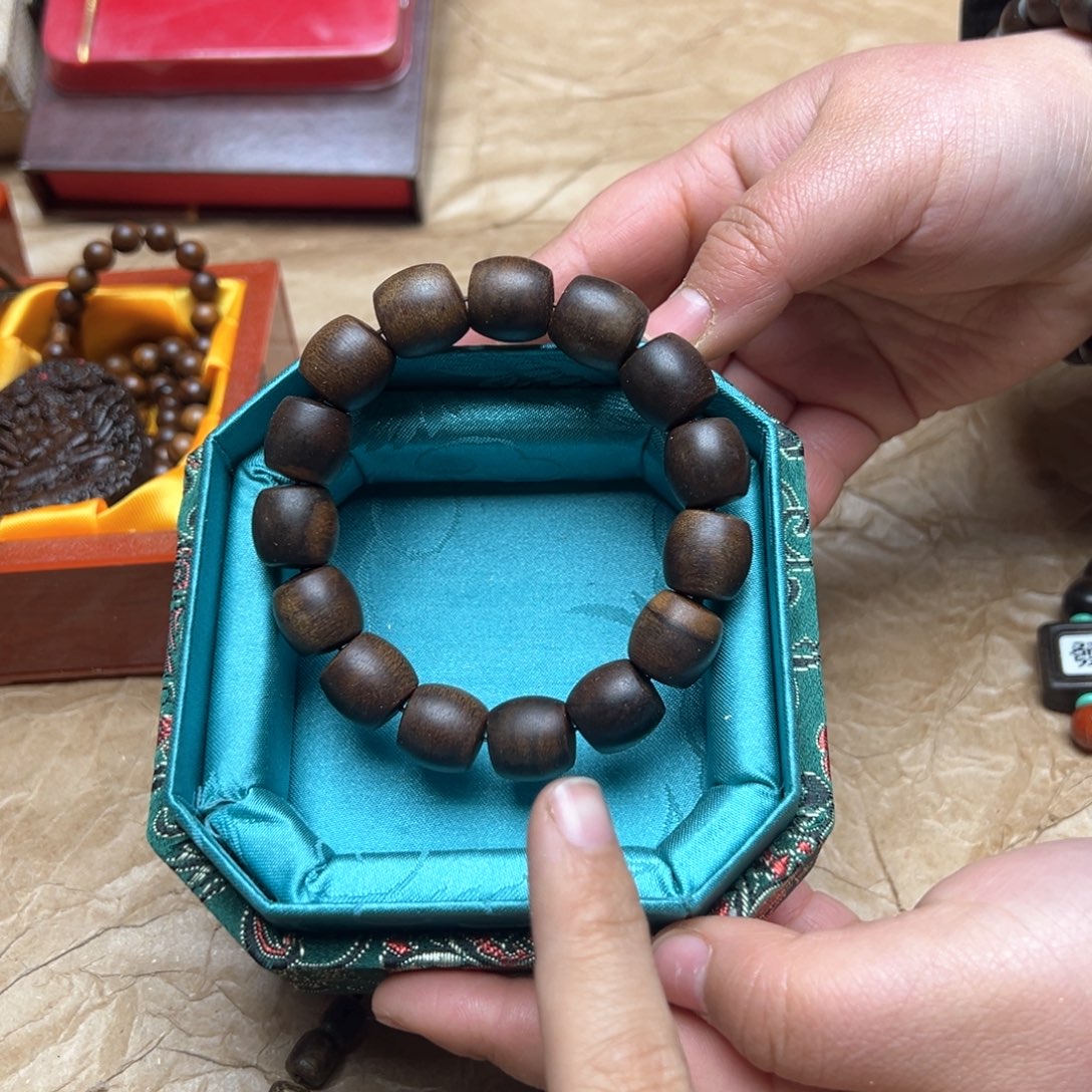 大叶紫檀（黑酸枝木类）