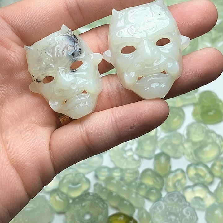岫玉颈饰未镶嵌自栓