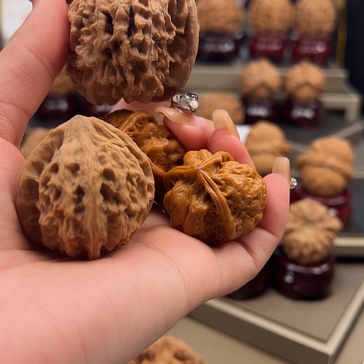 文玩核桃把件三棱➕官帽➕灯笼u-031