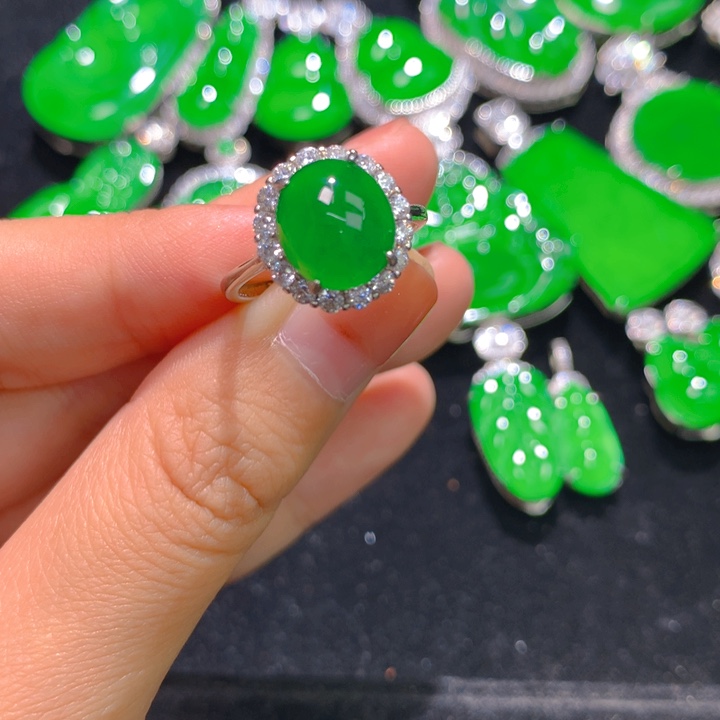 翡翠银S925镶嵌戒指一个