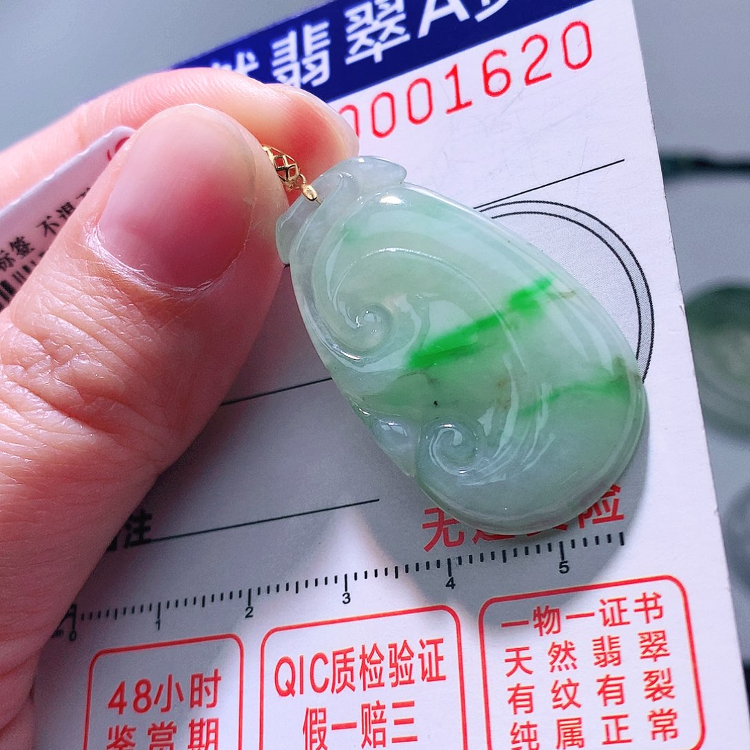 翡翠颈饰18K金镶嵌吊坠