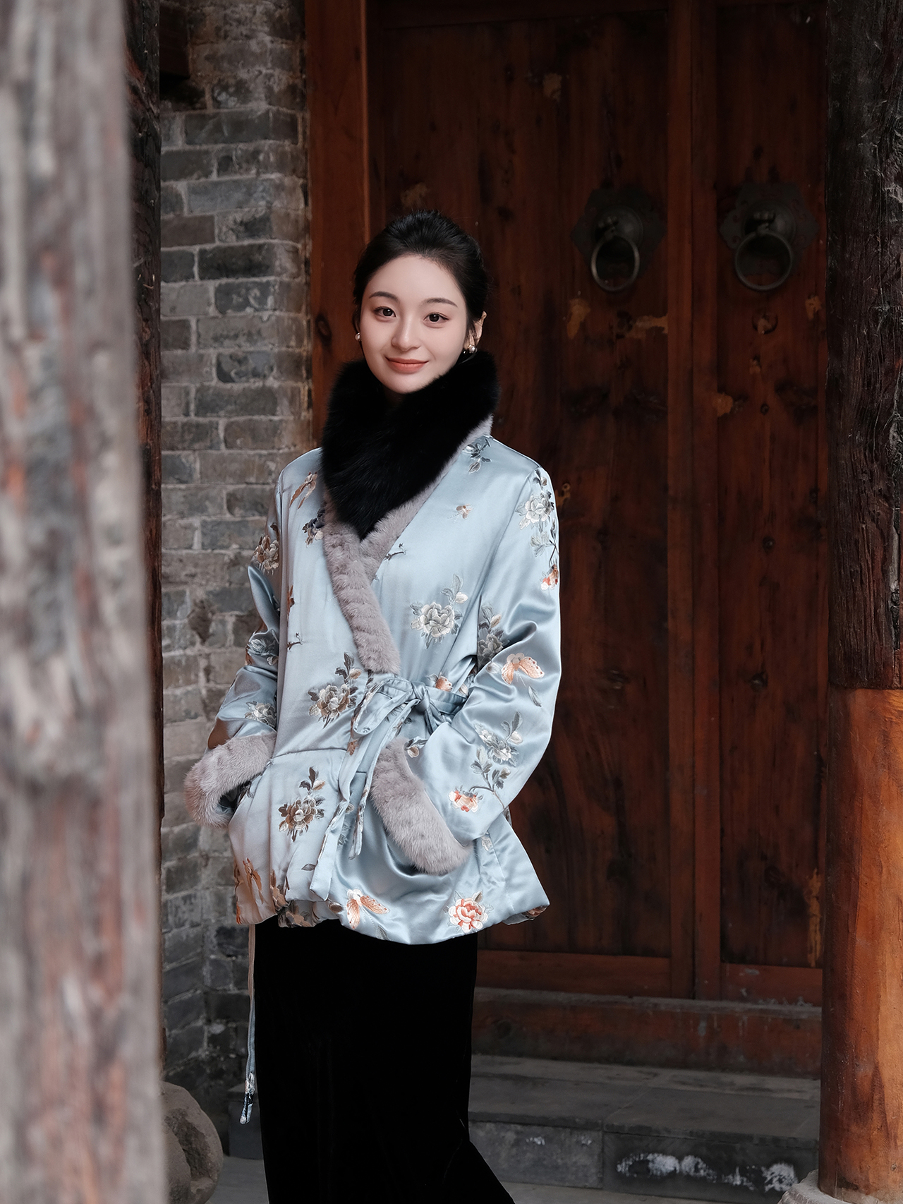 盛唐牡丹真丝手推绣配水貂毛棉服