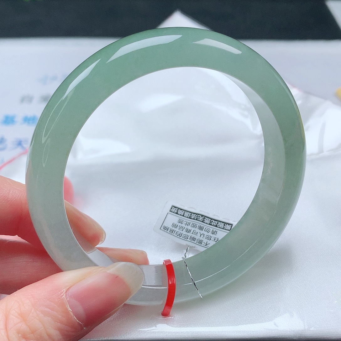 翡翠手镯未镶嵌京*花57圈