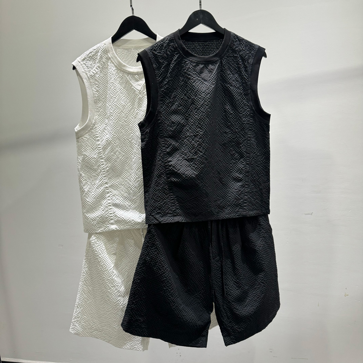 男士夏季时尚休闲百搭镂空透气坎肩背心套装潮流宽松短裤两件套