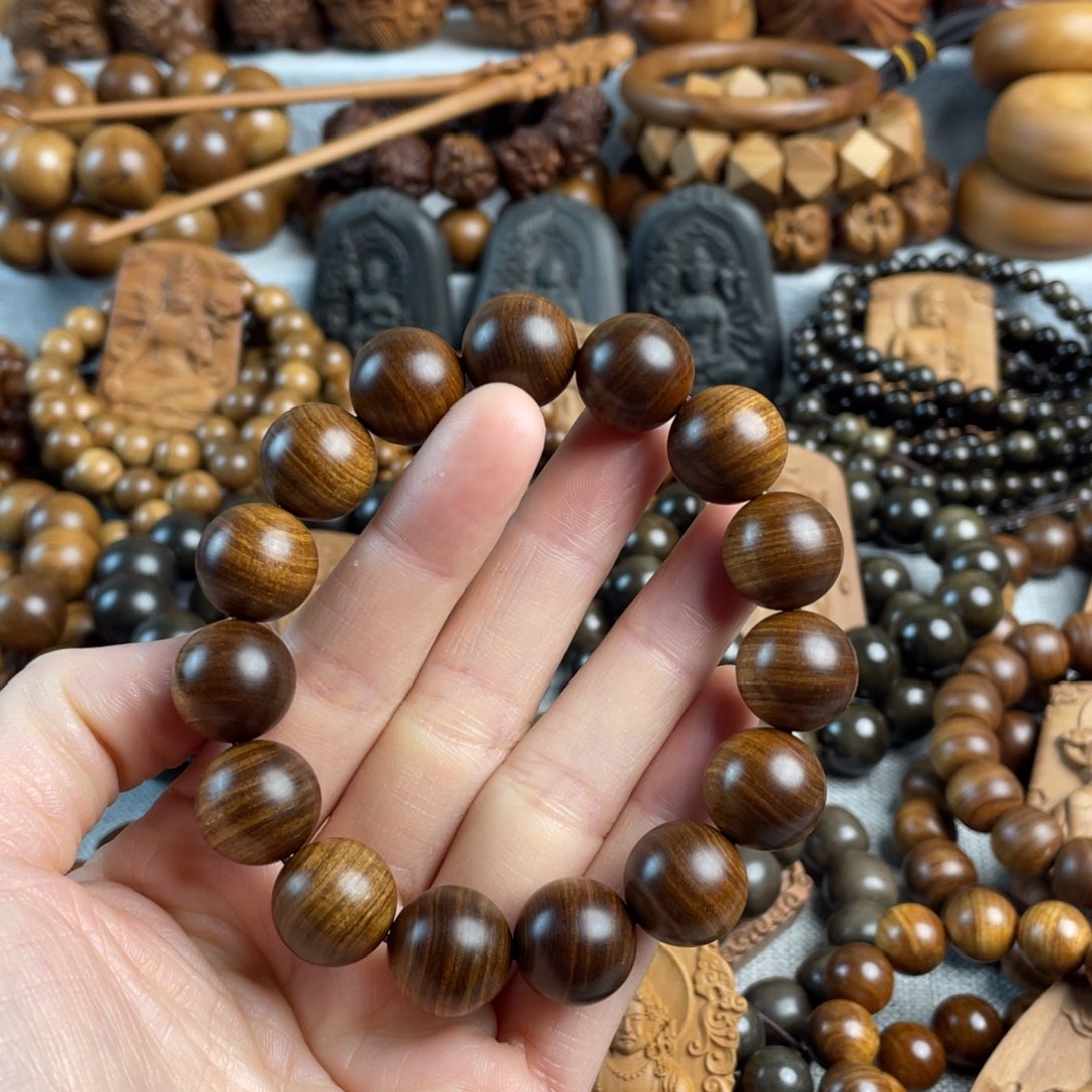 用***0木老山檀香1.5黑肉手串