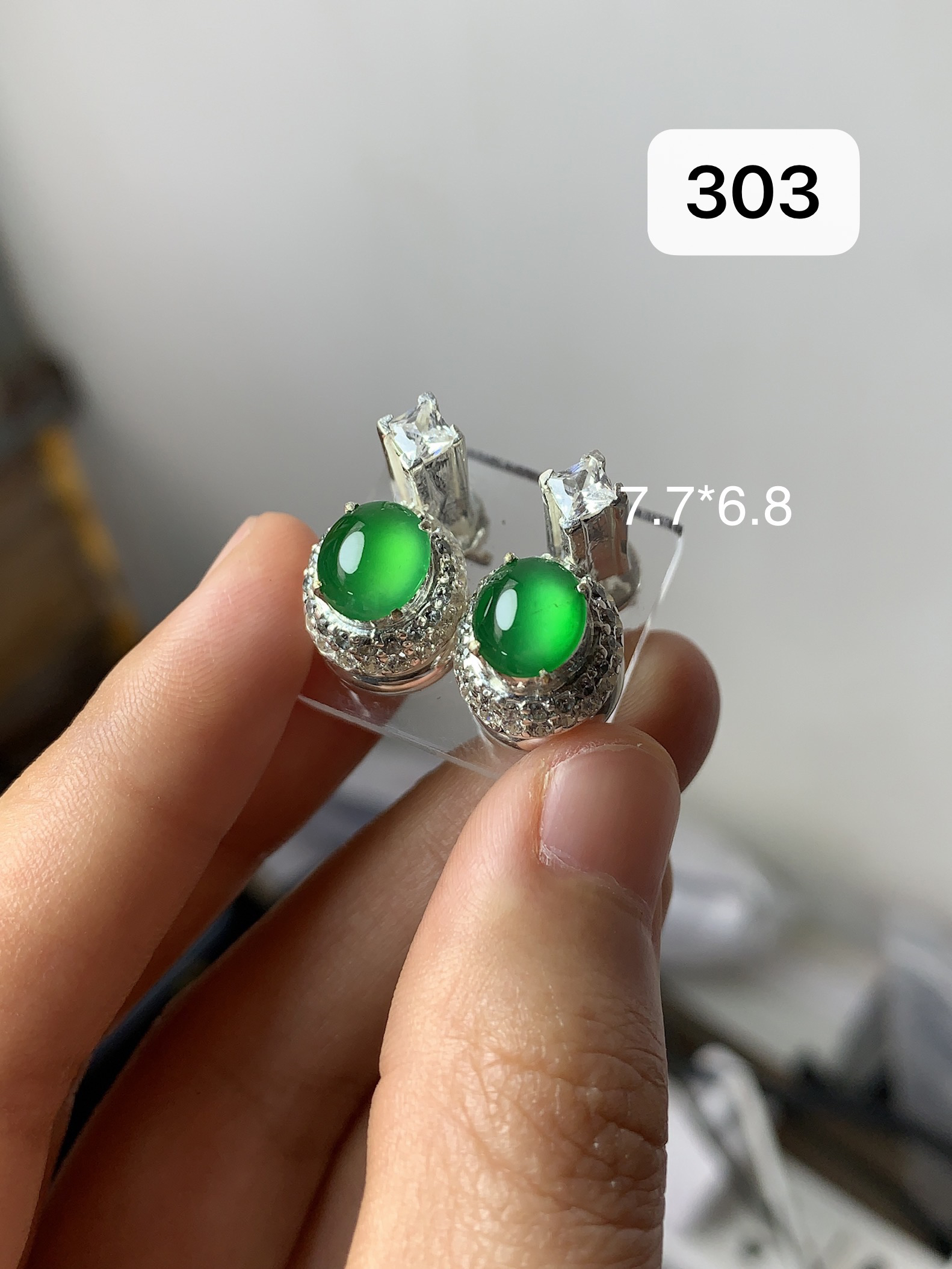 缅甸天然翡翠A货铜托镶嵌