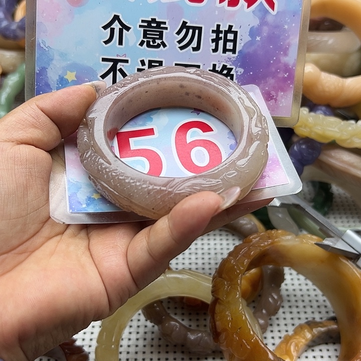 未镶嵌手镯石英岩玉