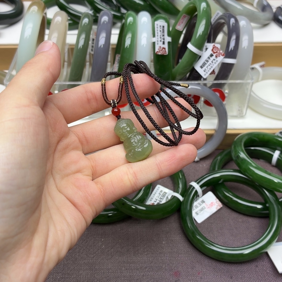 和田玉未镶嵌手镯