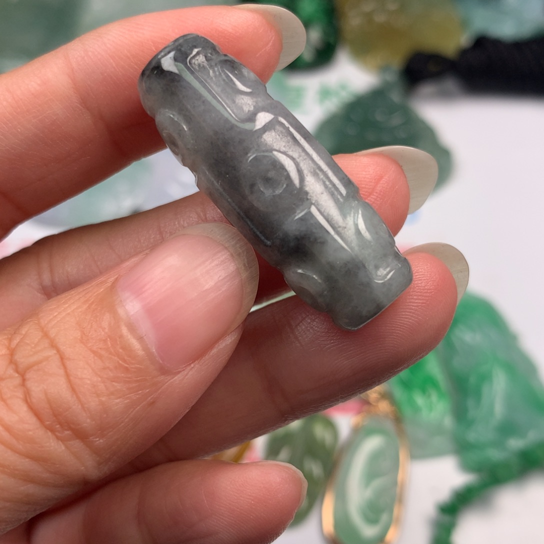 翡翠未镶嵌颈饰　翡翠