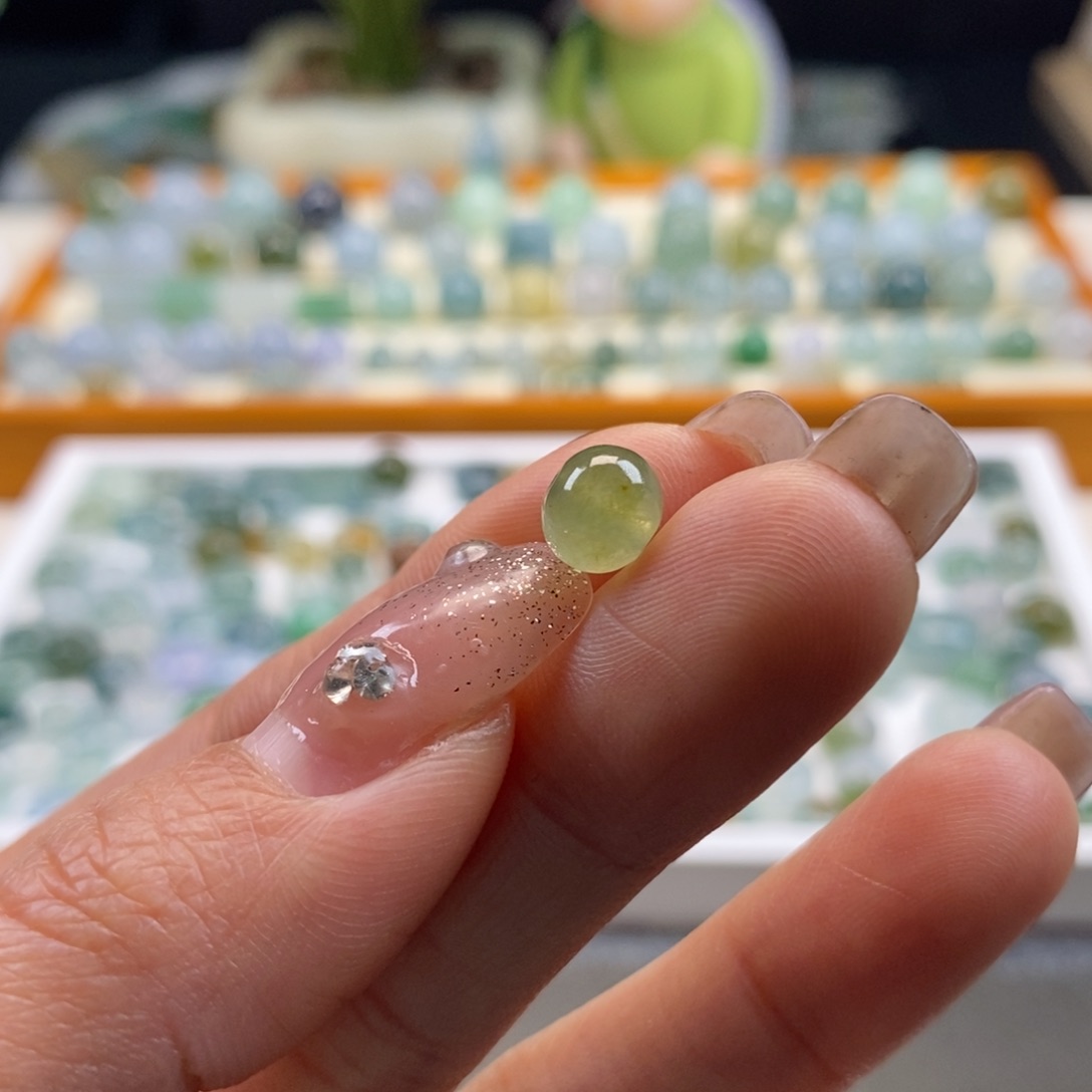 翡翠散珠天然翡翠冰秋香7..3×6.3