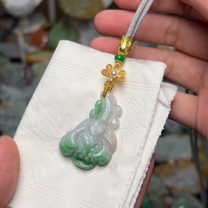 翡翠颈饰未镶嵌吊坠