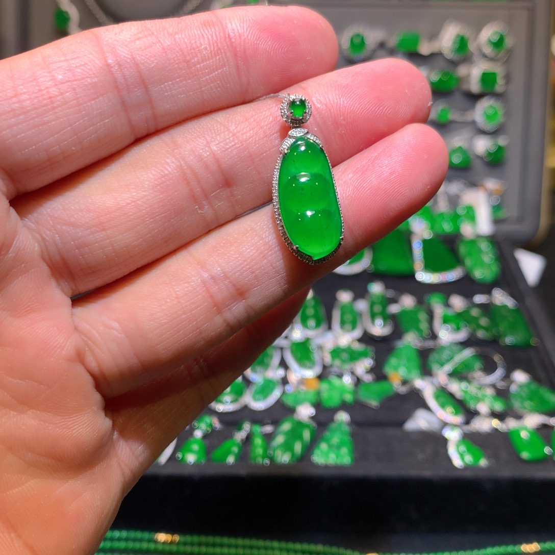 翡翠吊坠(不含链)18K金镶嵌慧*天然翡翠