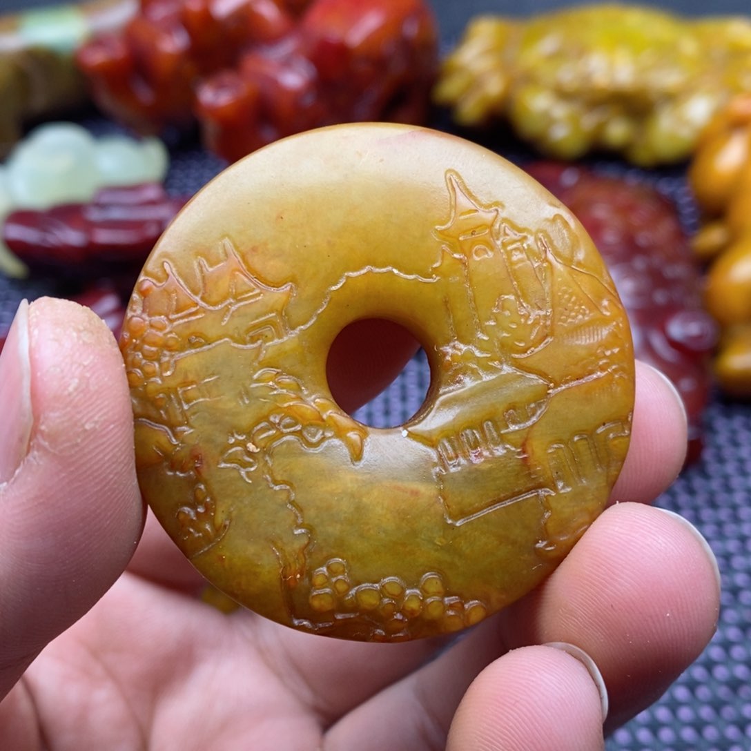 蛇纹石玉颈饰未镶嵌