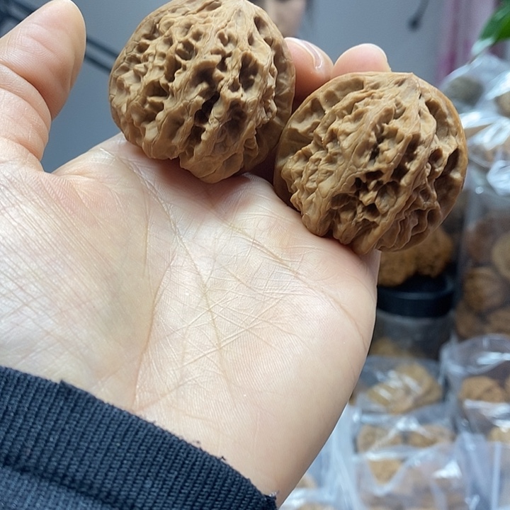 文玩核桃把件42野牛红皮