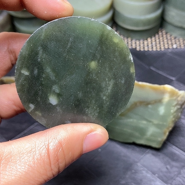 和田玉毛料未镶嵌