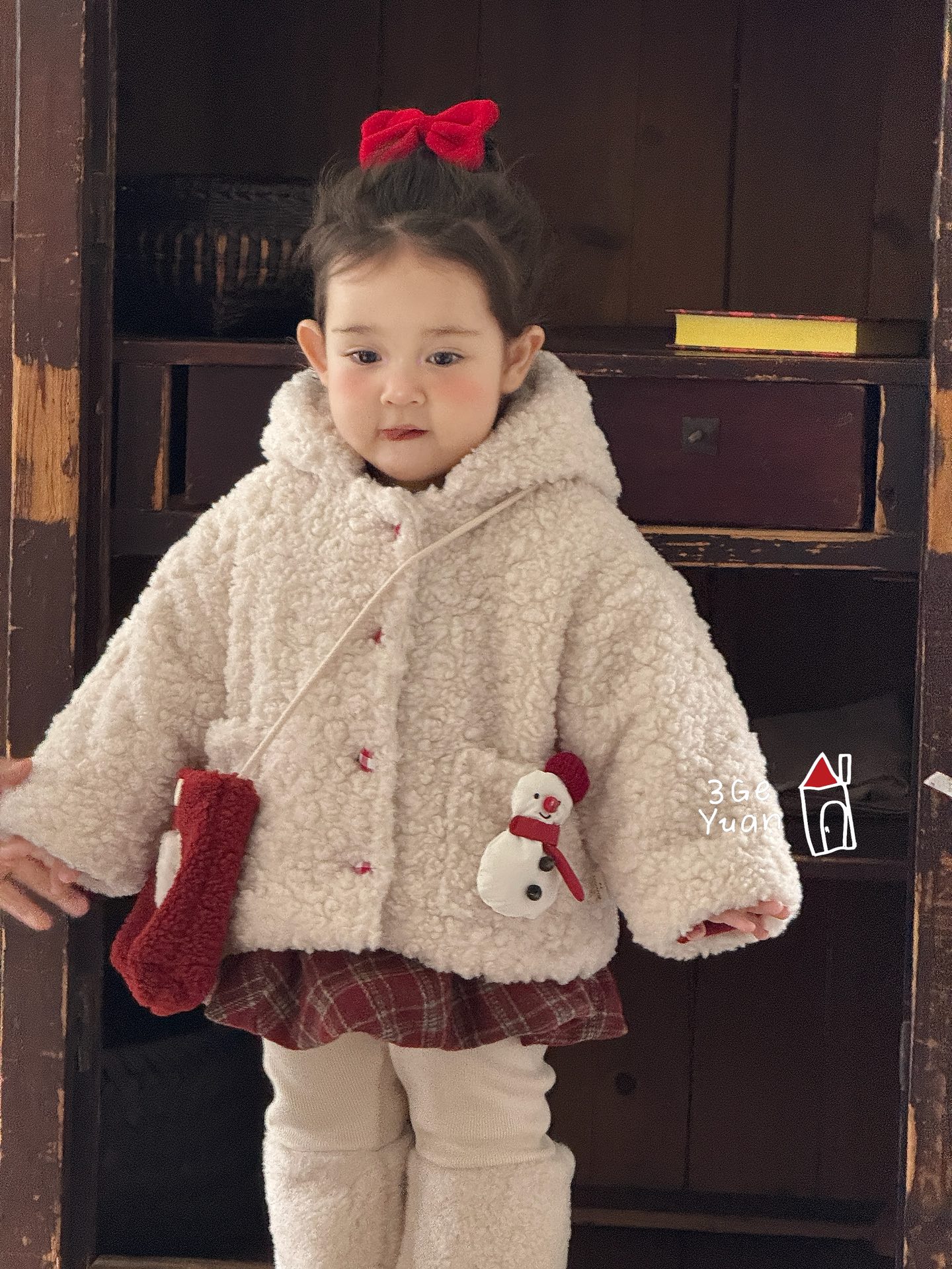 三个院2025年款冬季米色雪人羊羔毛外套加厚保暖儿童