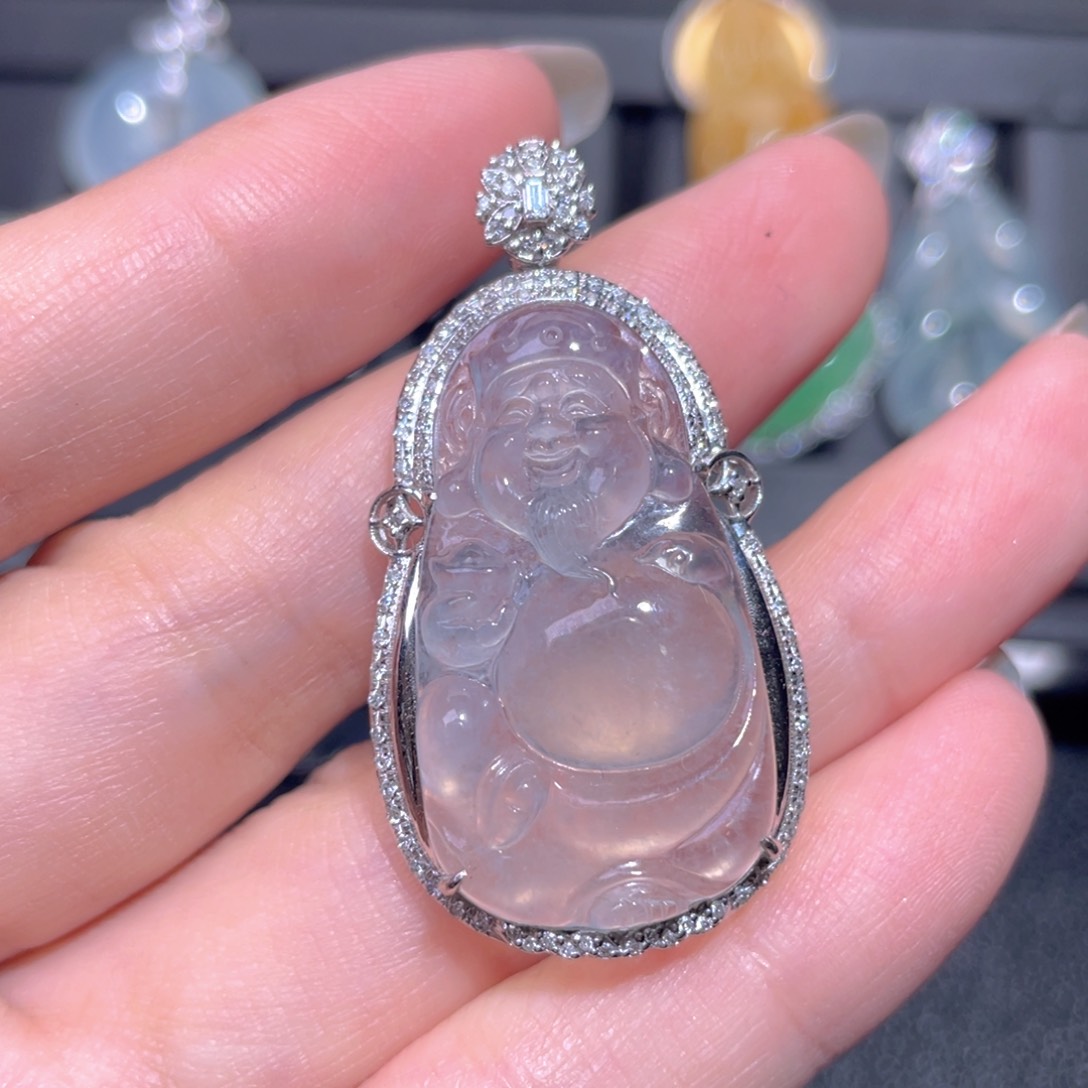 颈饰18K金镶嵌翡翠星****）翡翠