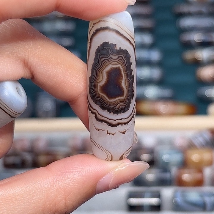 左***7玛瑙/玉髓合金珠宝奇石