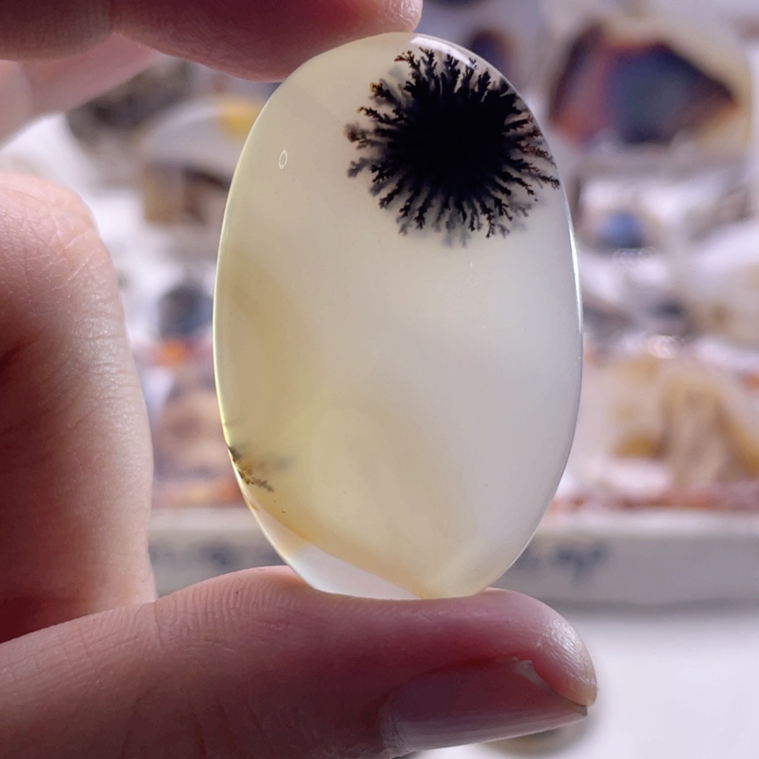 玛瑙/玉髓未镶嵌珠宝奇石