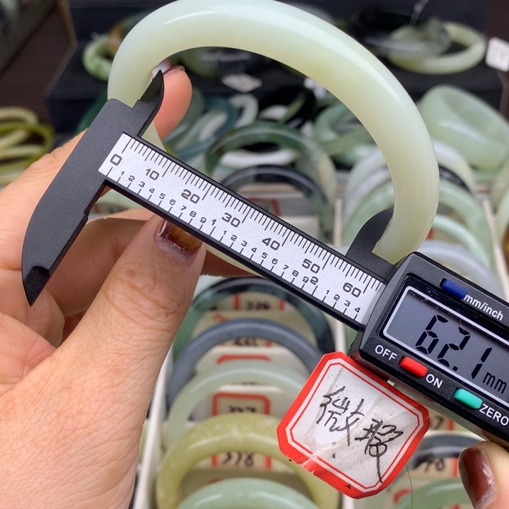 蛇纹石玉未镶嵌手镯333