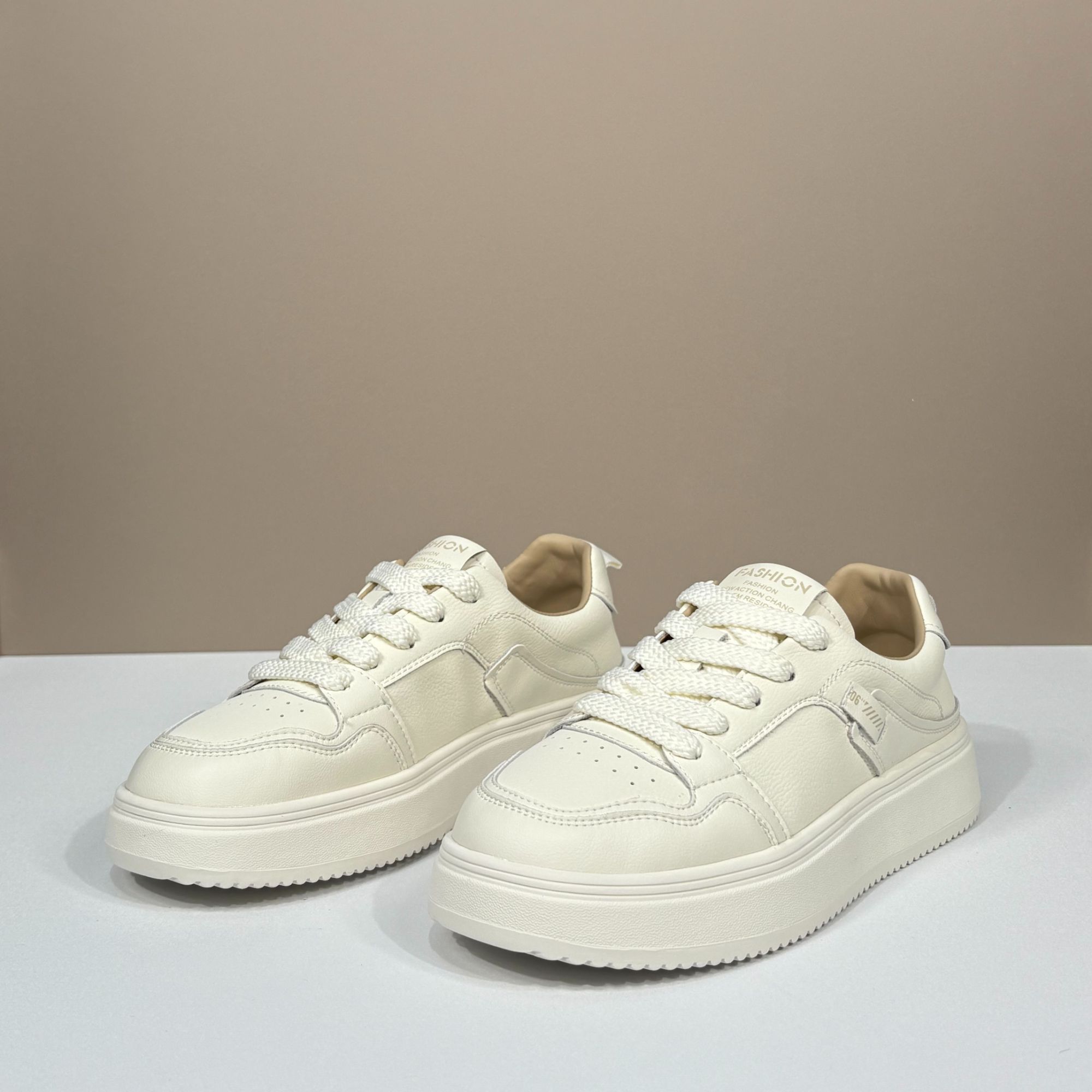 小白鞋时尚百搭修面皮休闲增高透气夏季潮流休闲板鞋系带厚底