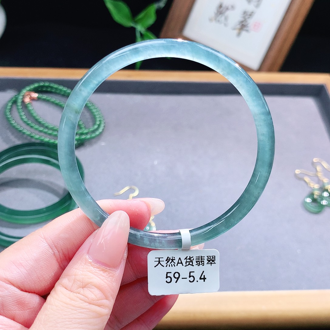 翡翠手镯（圆镯）未镶嵌