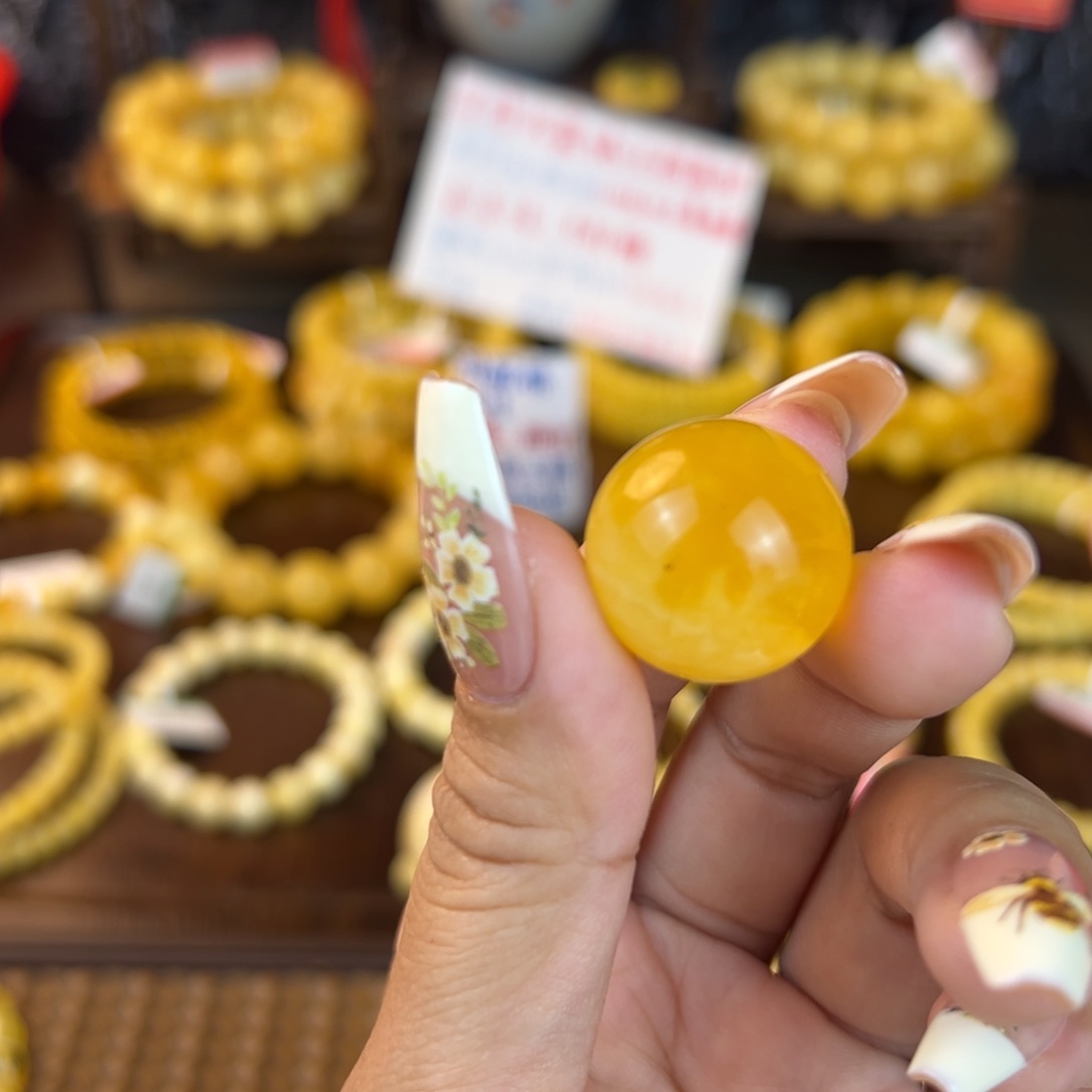 琥珀裸石未镶嵌nhvvvggggb