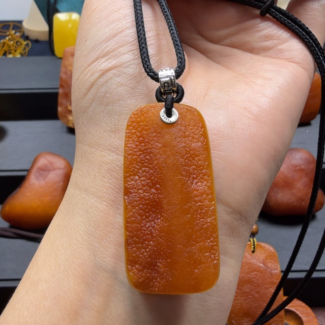 琥珀吊坠(赠链)未镶嵌