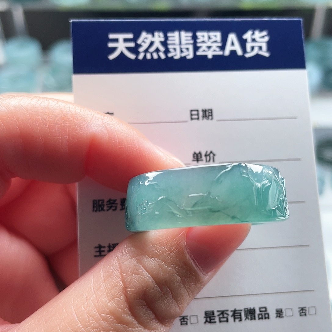 未镶嵌戒指翡翠欧*。翡翠