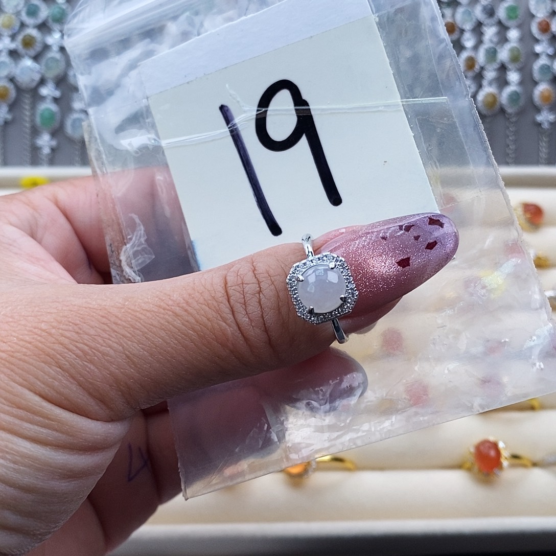 翡翠未镶嵌戒指缅甸