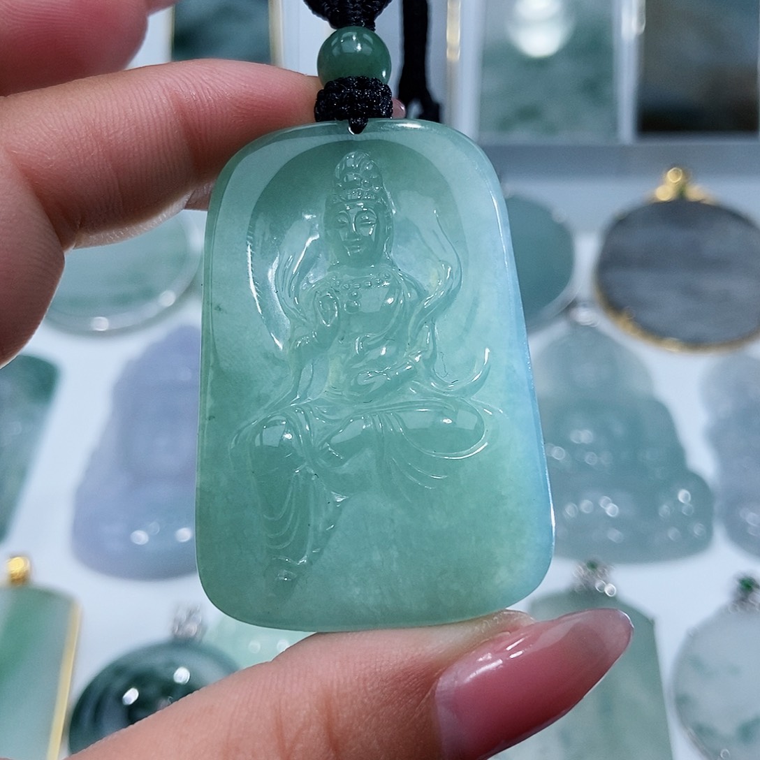 翡翠颈饰未镶嵌缅甸