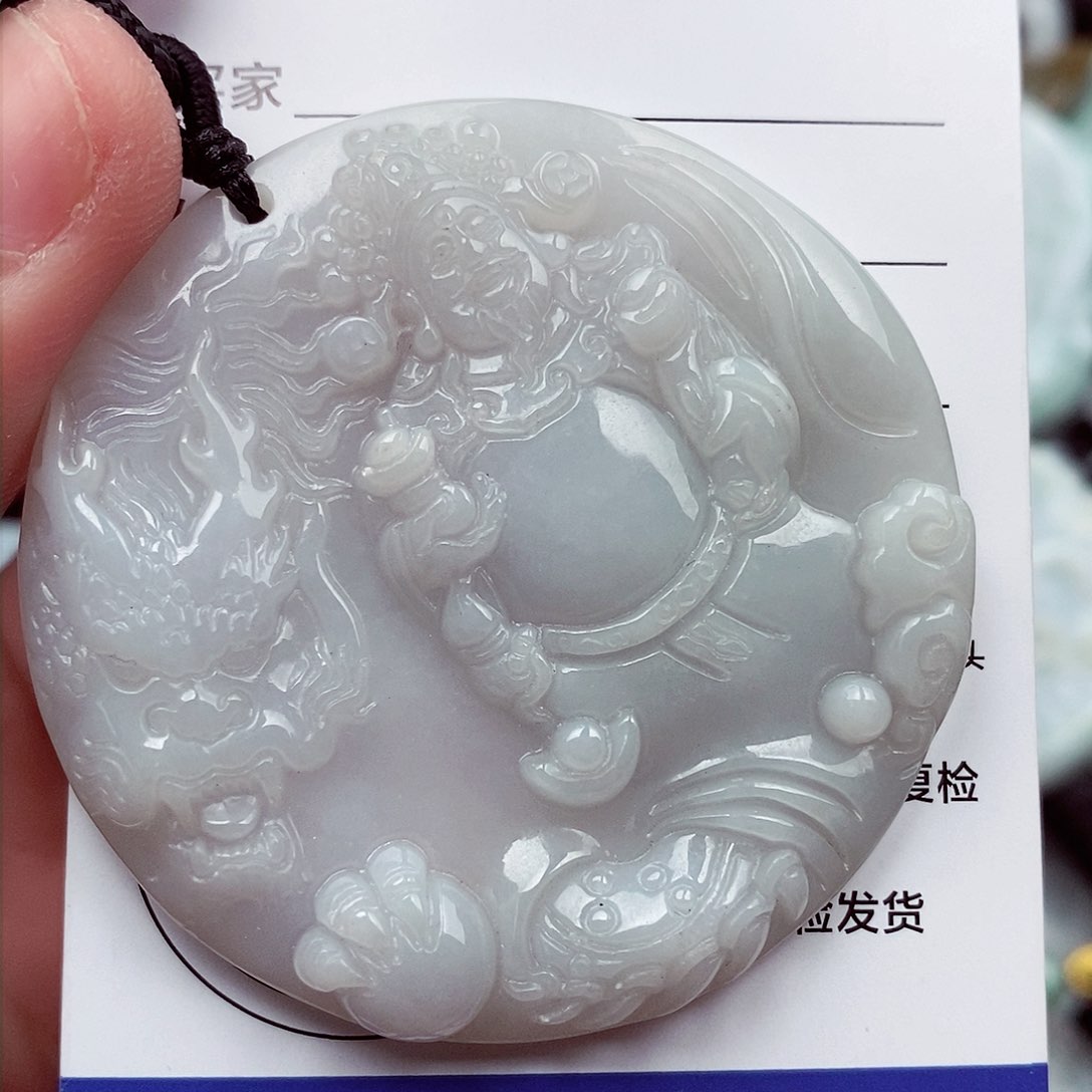 翡翠挂件未镶嵌翡翠