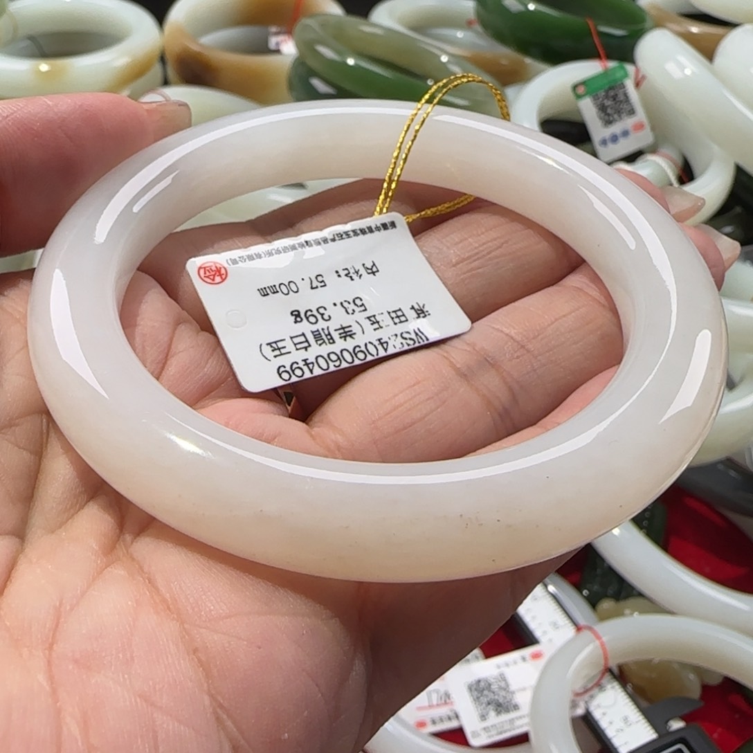 和田玉手镯未镶嵌