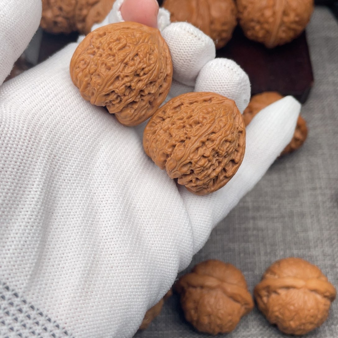 文玩核桃把件32老树红宝石