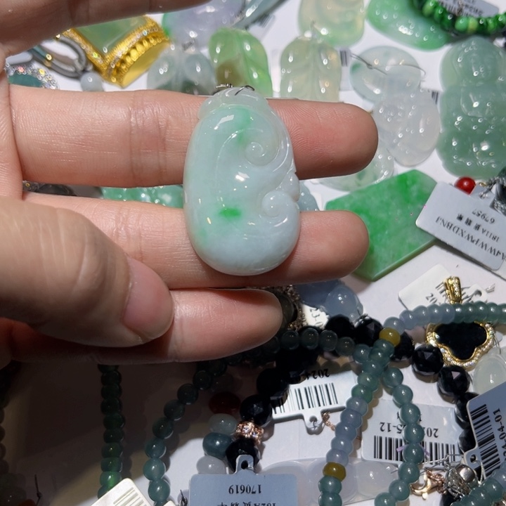 翡翠颈饰未镶嵌天然翡翠A货