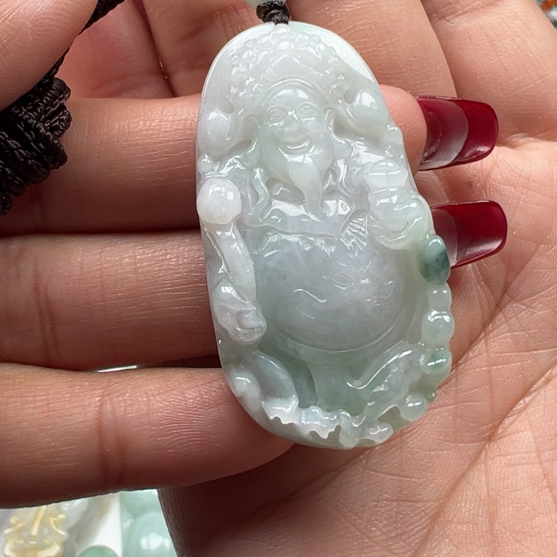 翡翠颈饰未镶嵌财神
