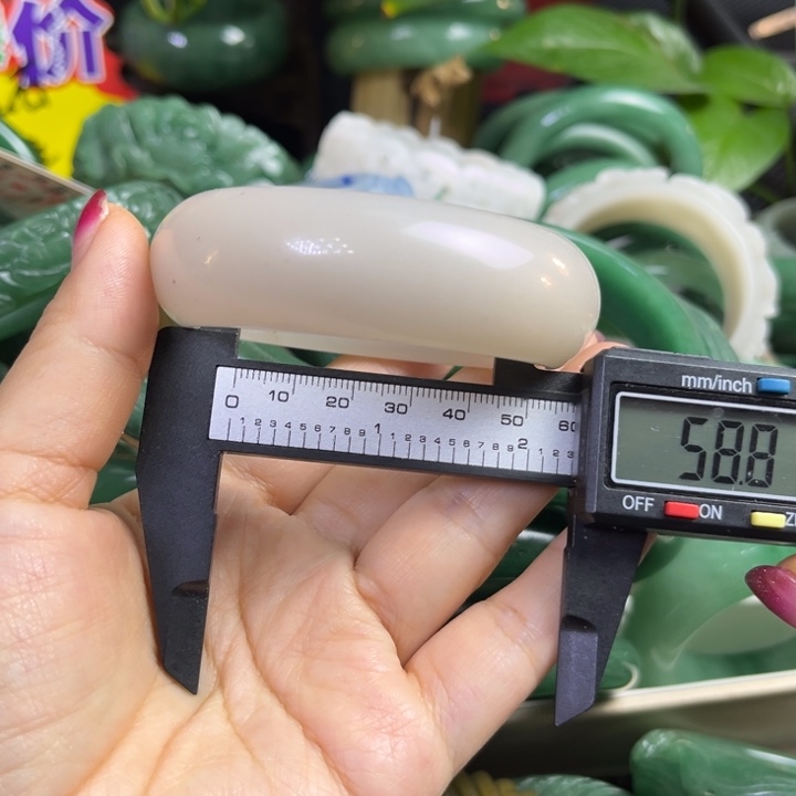 石英质玉未镶嵌手镯