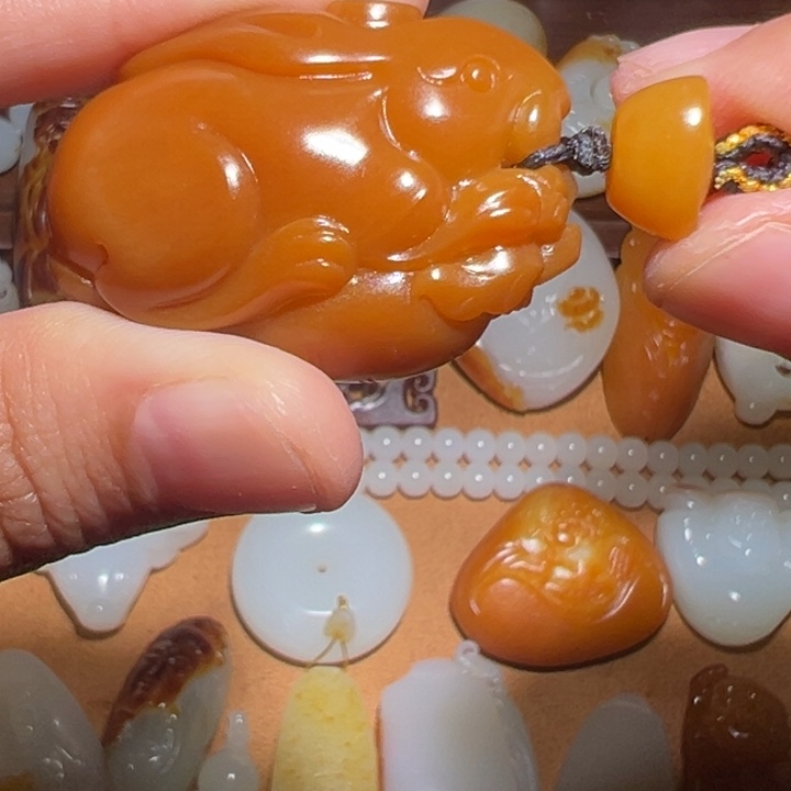周***行未镶嵌和田玉挂件