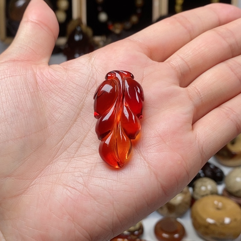 【闪购商品】血珀颈饰未镶嵌叶子净水金底血珀干放