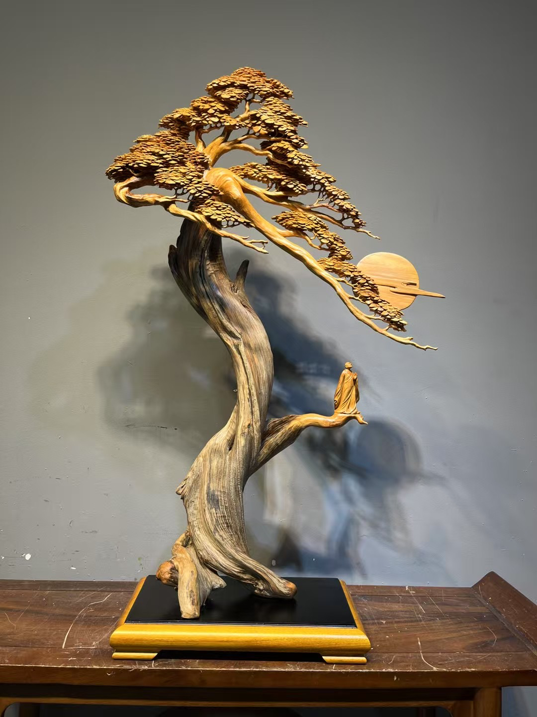 太行崖柏精雕新品，月下听禅，规格长68宽26高115